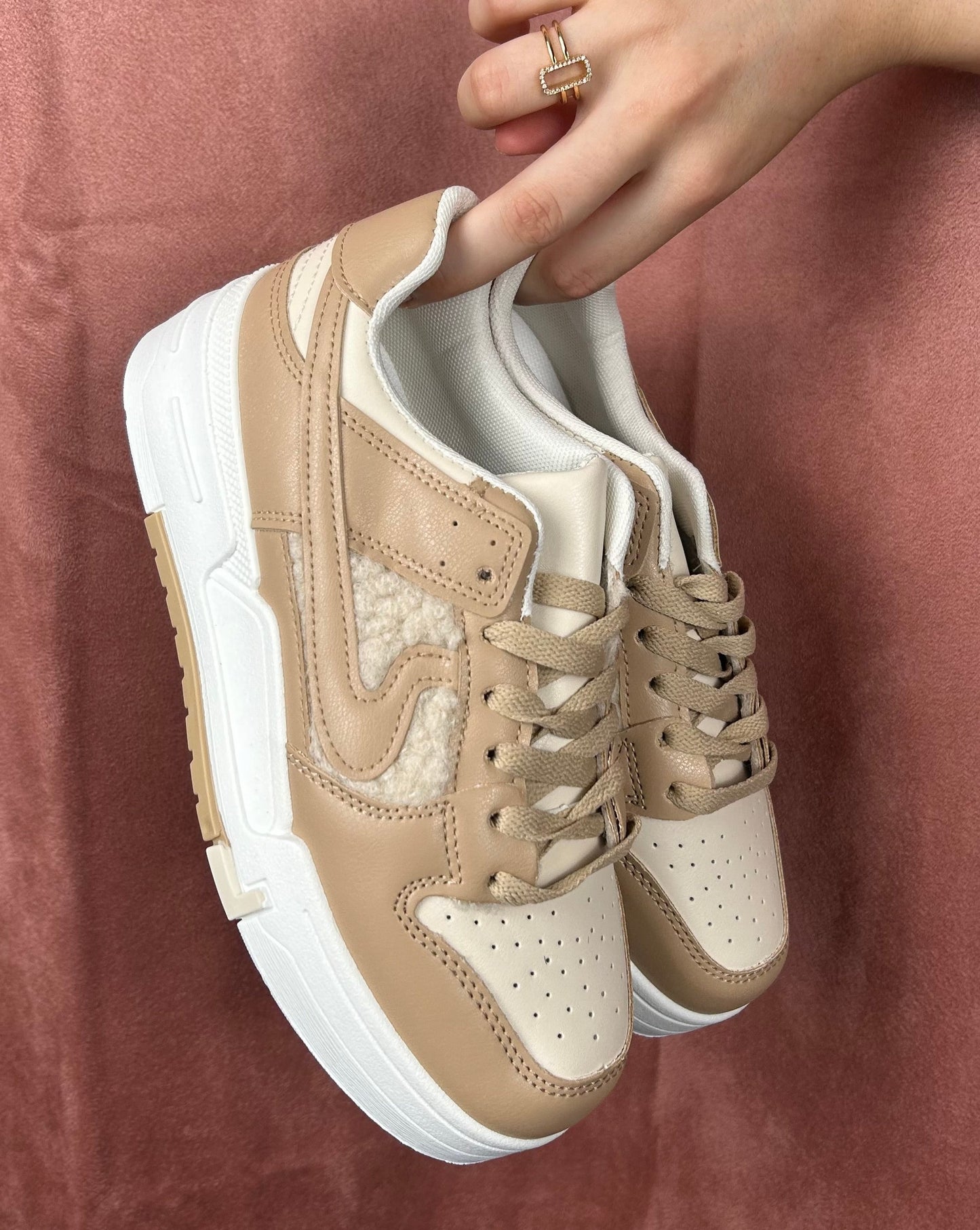 TEDDY SNEAKERS (BEIGE)