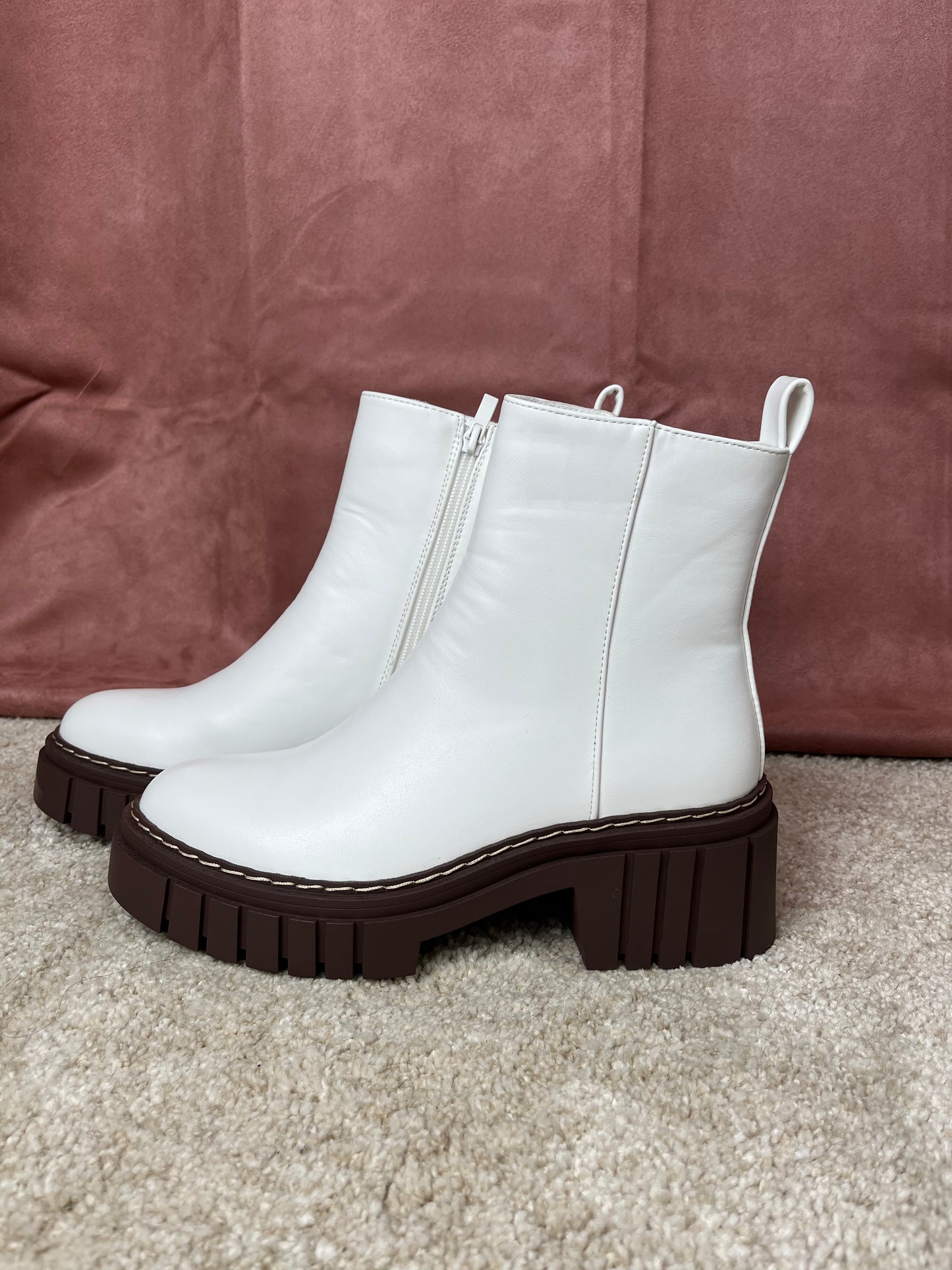 MARTIN BOOTS (WHITE)