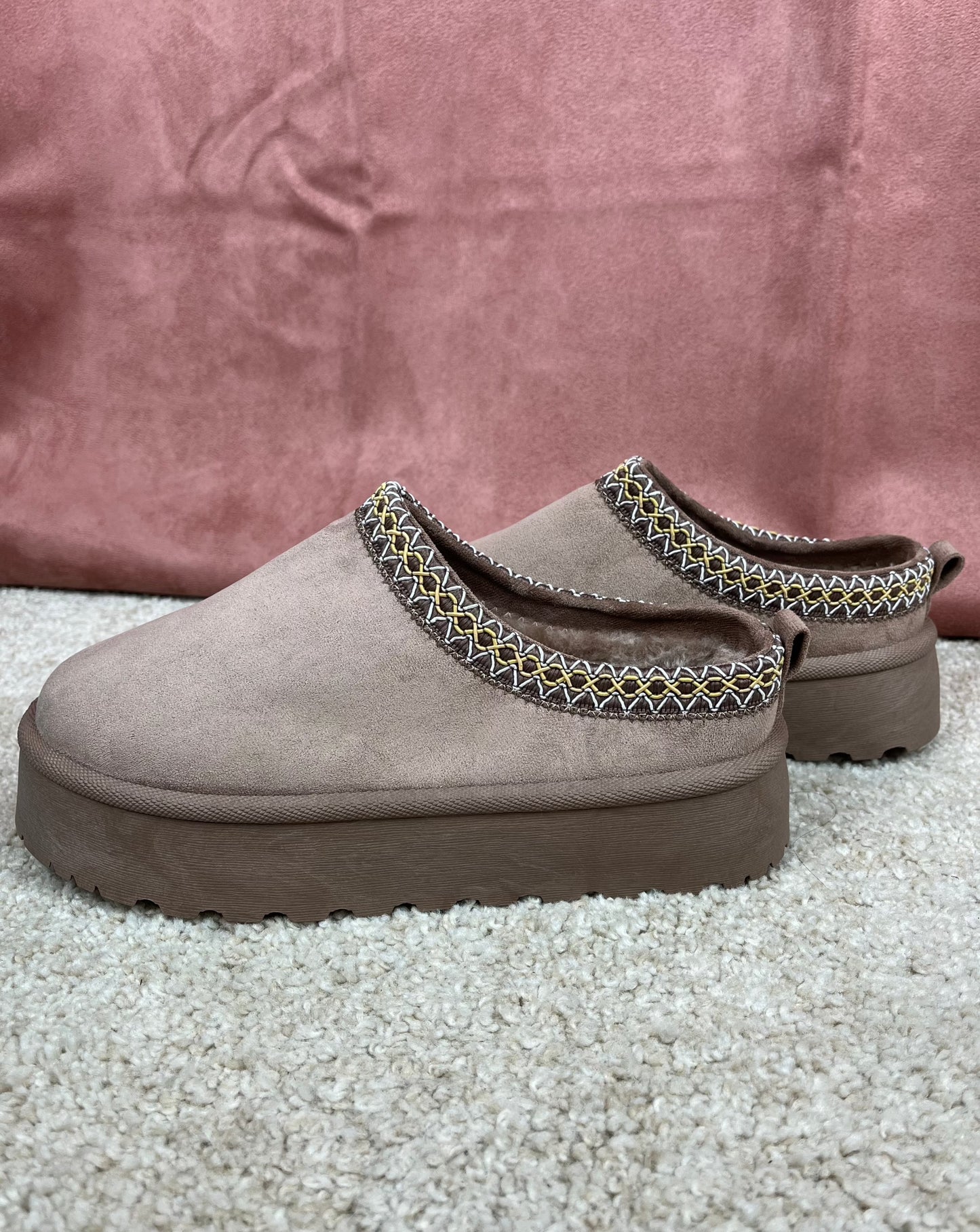 FURRY LOAFERS (BEIGE)