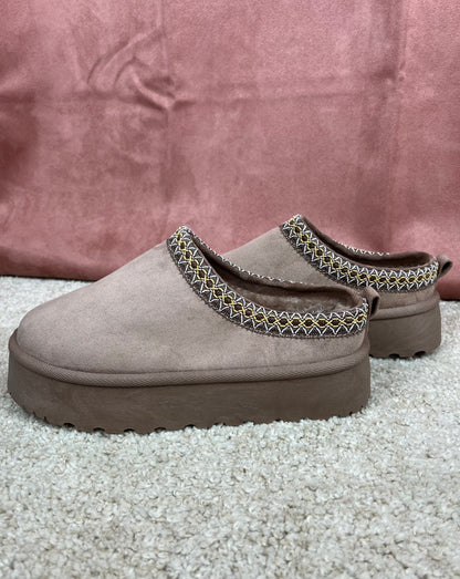 FURRY LOAFERS (BEIGE)