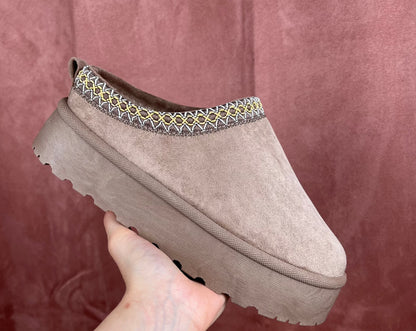 FURRY LOAFERS (BEIGE)